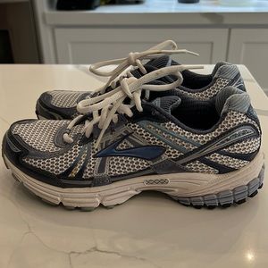 Brooks Women's Shoes Size 9.5